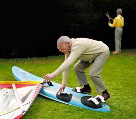 Windsurfer van 70 met knieklachten